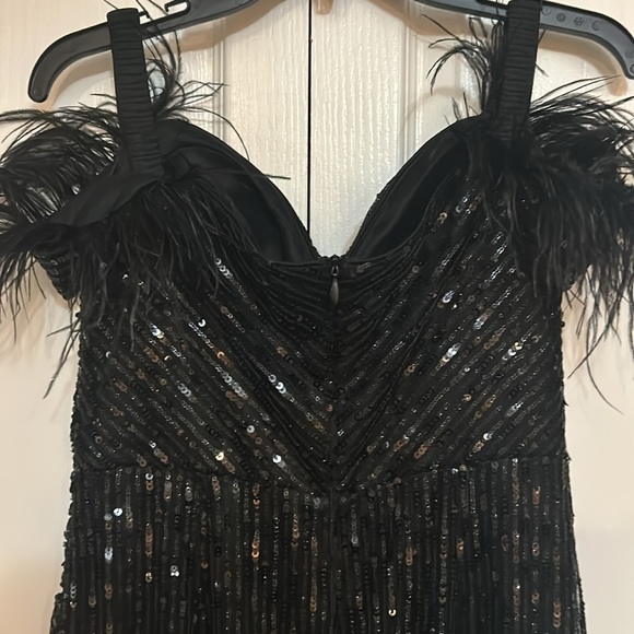 Black sequin and feathers gown - Picture 5 of 6